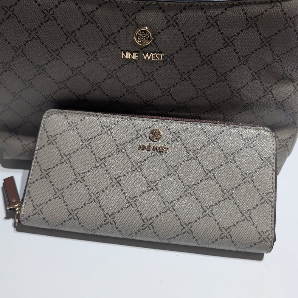 Authenticated Nine West Sierra Triple Crossbody W/Matching Wallet